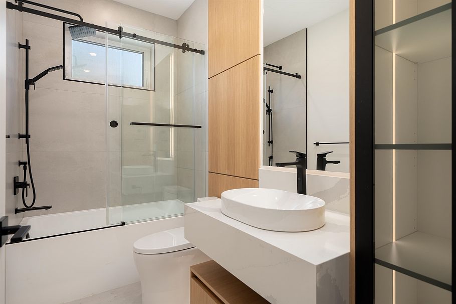 2 5963 Granville Street Vancouver, BC - 17
