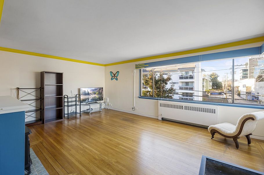 205 1695 W 10th Avenue Vancouver, BC - 2