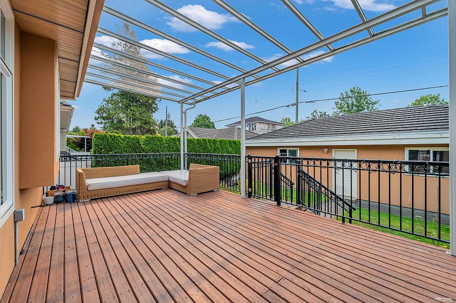 2498 W 22nd Avenue Vancouver, BC - 22