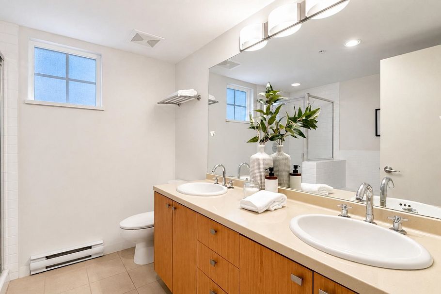 3681 W 12th Avenue Vancouver, BC - 12