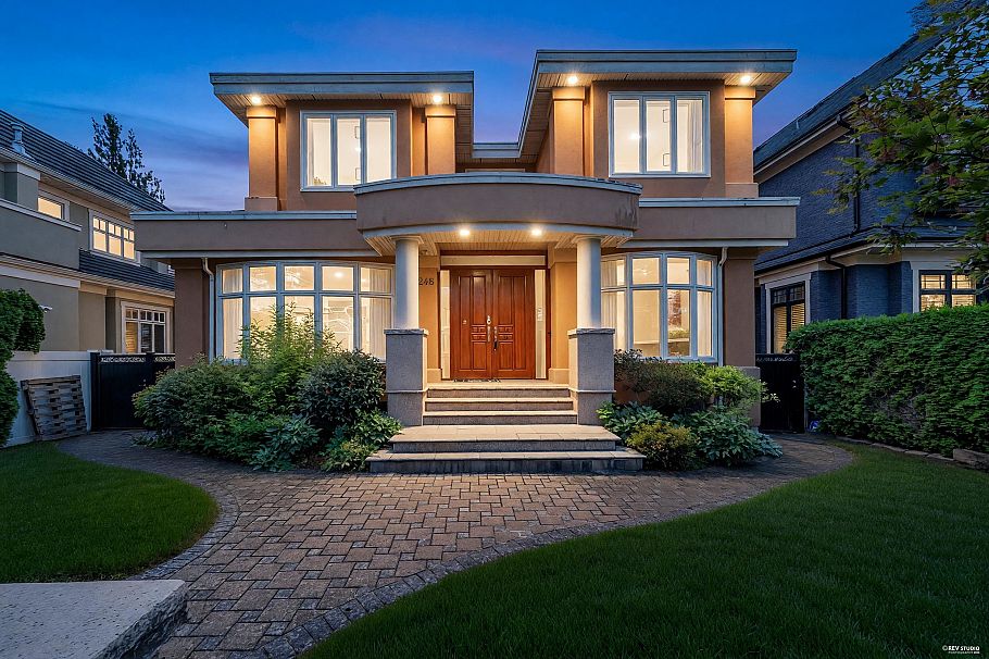 2498 W 22nd Avenue Vancouver, BC - 1