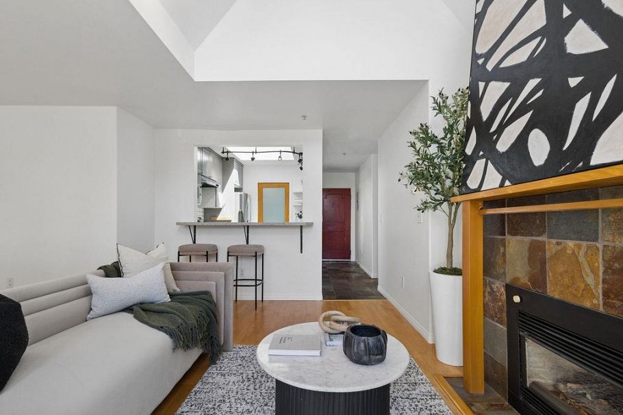 PH2 1915 E Georgia Street Vancouver, BC - 9