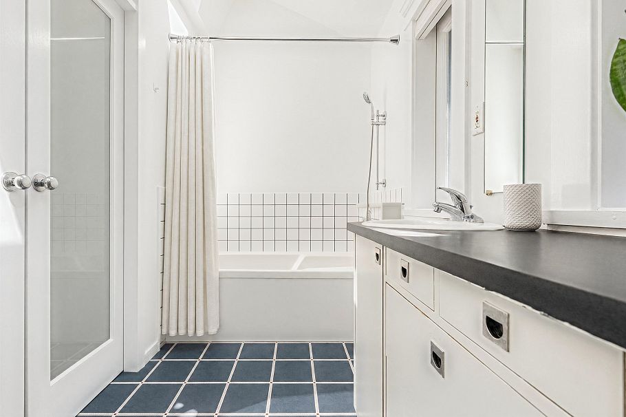 2053 Charles Street Vancouver, BC - 18