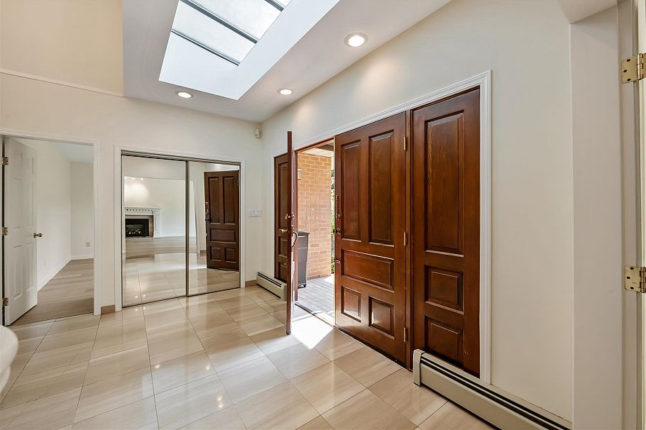 2855 W 37th Avenue Vancouver, BC - 3