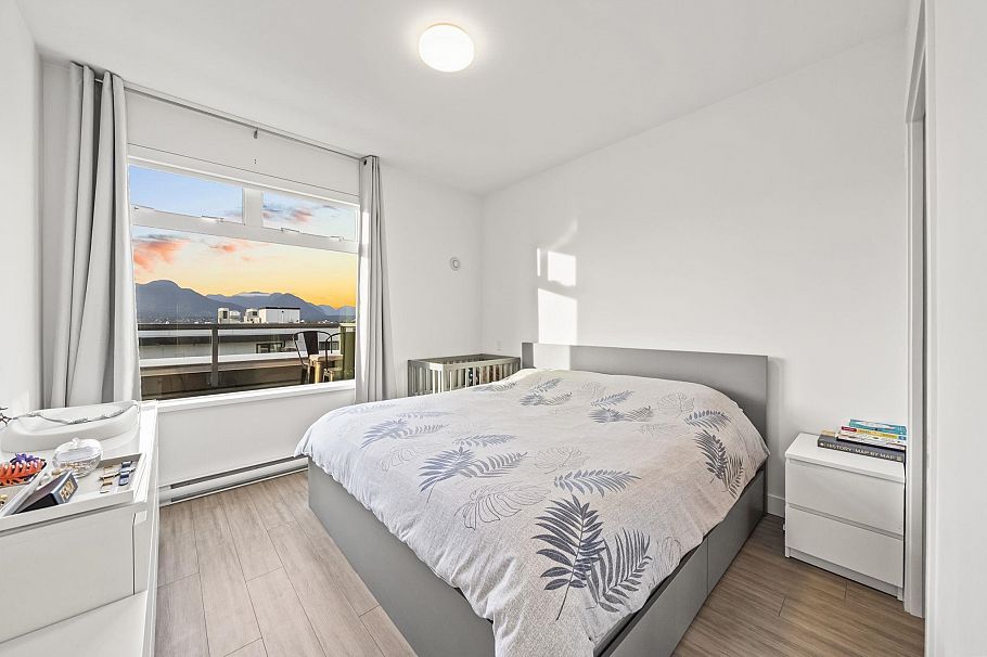 408 2408 Grant Street Vancouver, BC - 12