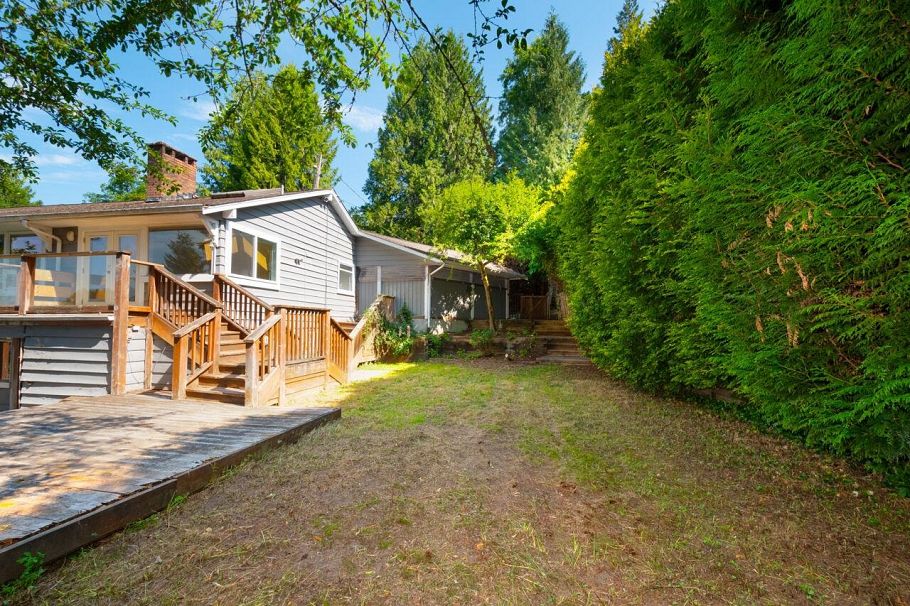 545 E Kings Road North Vancouver, BC - 29