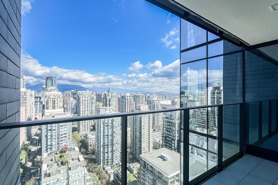 3202 1111 Richards Street Vancouver, BC - 2
