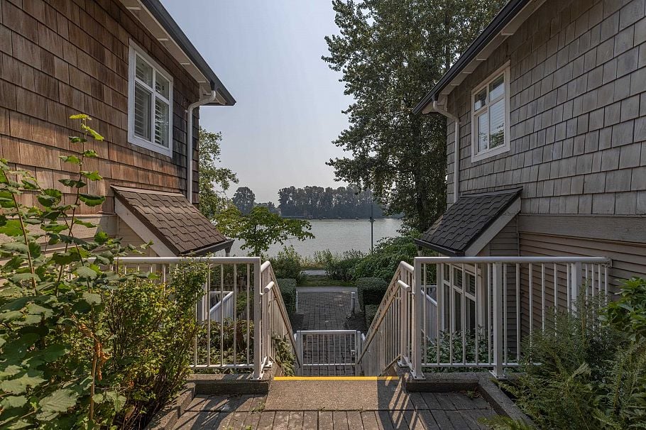 2826 E Kent Avenue South Vancouver, BC - 28