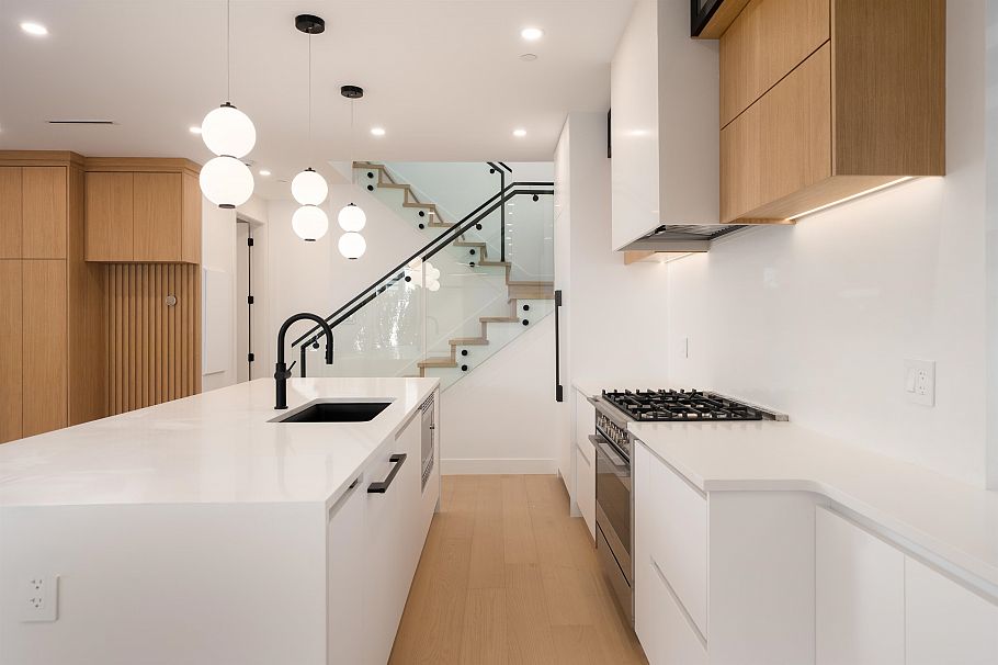 2 5963 Granville Street Vancouver, BC - 4