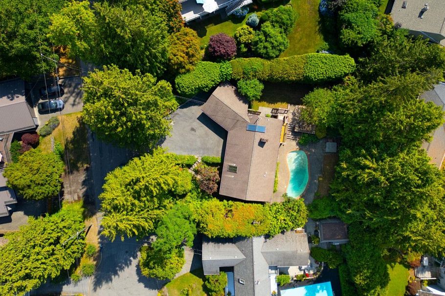 545 E Kings Road North Vancouver, BC - 31