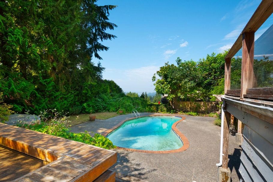 545 E Kings Road North Vancouver, BC - 21