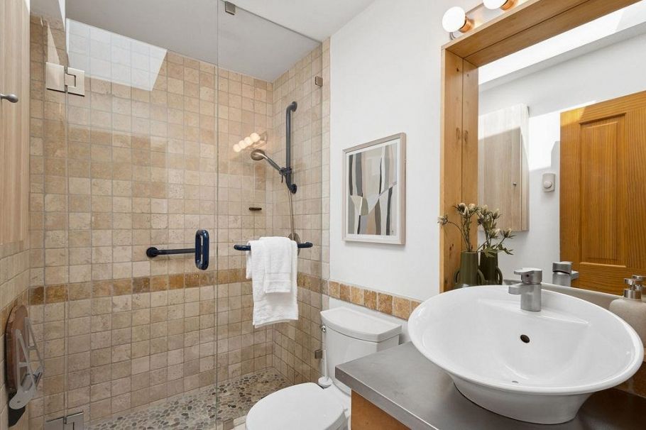 PH2 1915 E Georgia Street Vancouver, BC - 17