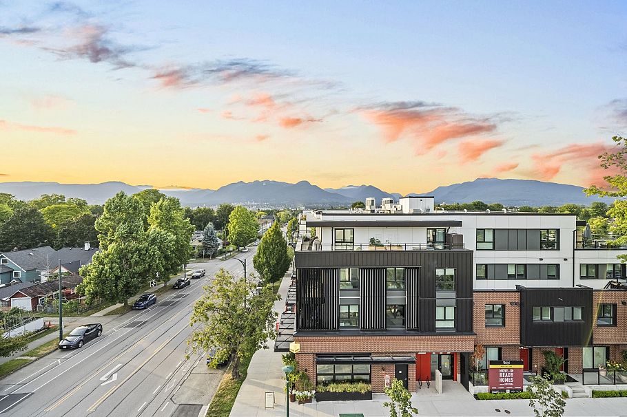 408 2408 Grant Street Vancouver, BC - 28