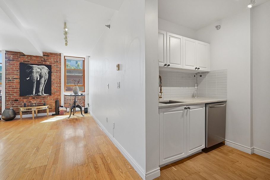 403 233 Abbott Street Vancouver, BC - 12