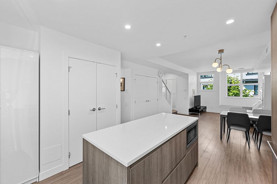 237 2060 Curling Road North Vancouver, BC - 5