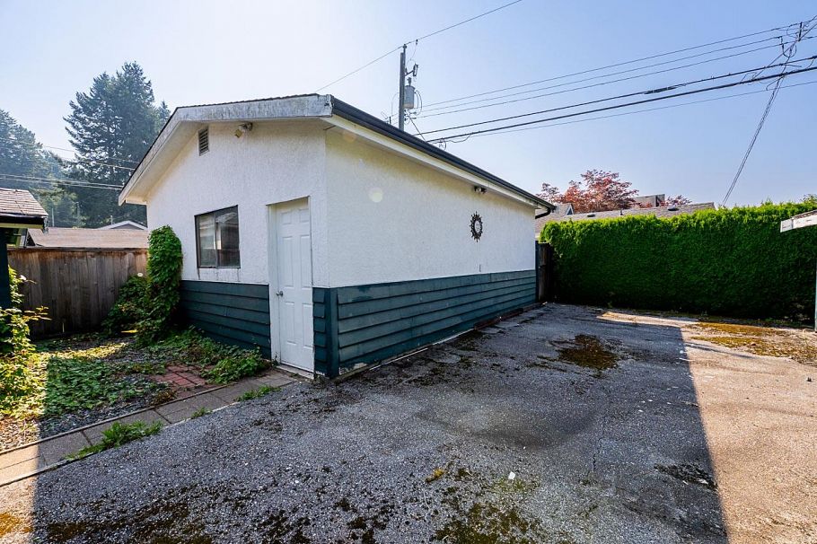 333 E 21 Street North Vancouver, BC - 34