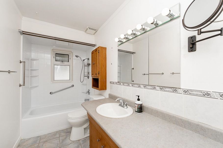 333 E 21 Street North Vancouver, BC - 10