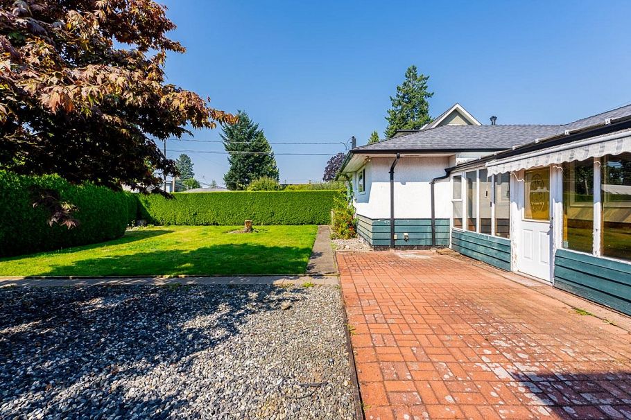 333 E 21 Street North Vancouver, BC - 28
