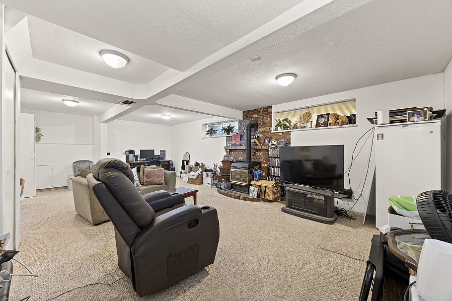 1350 Berkley Road North Vancouver, BC - 32