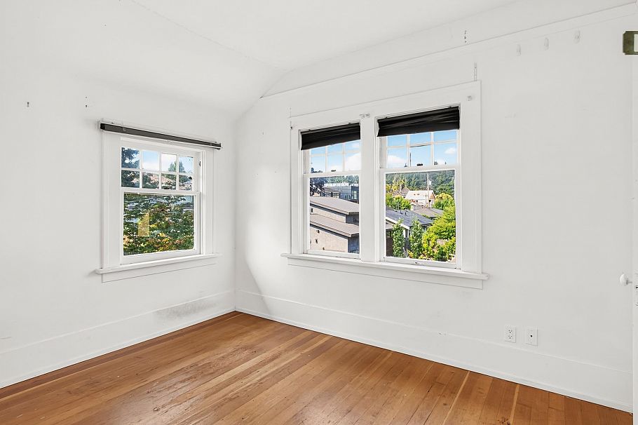 4606 W 11th Avenue Vancouver, BC - 12