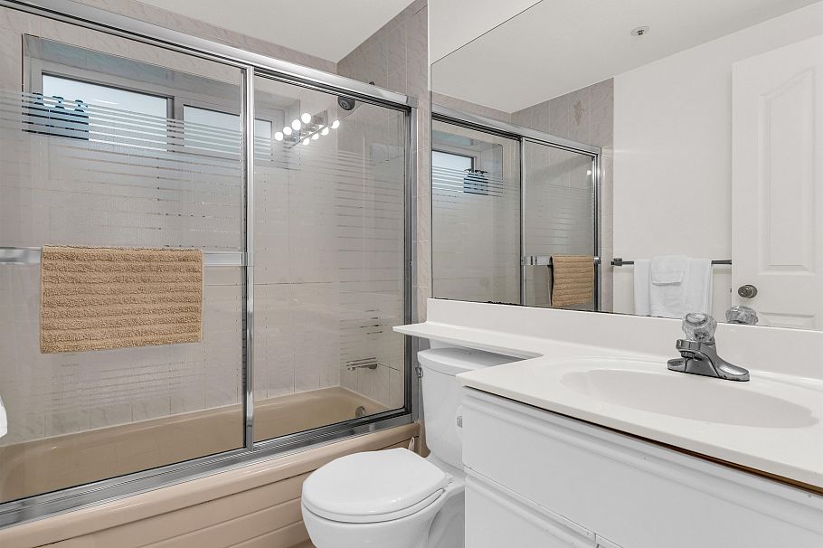 4588 James Street Vancouver, BC - 32