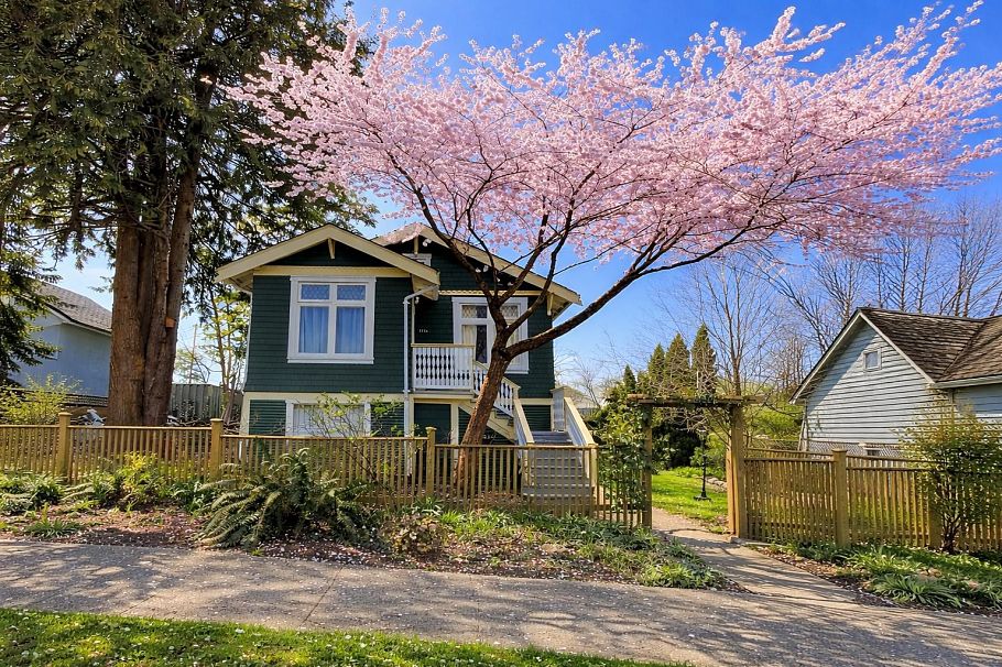 3336 E Georgia Street Vancouver, BC - 1