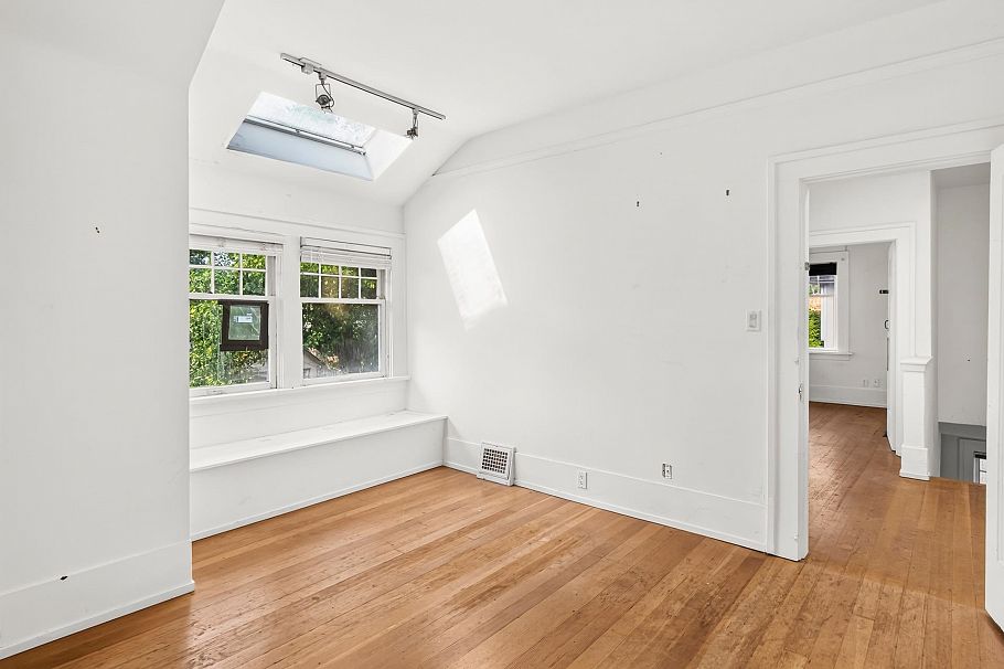 4606 W 11th Avenue Vancouver, BC - 10