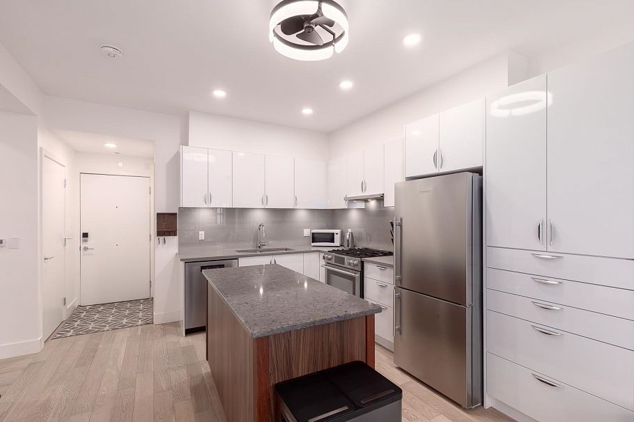 404 2666 Duke Street Vancouver, BC - 5