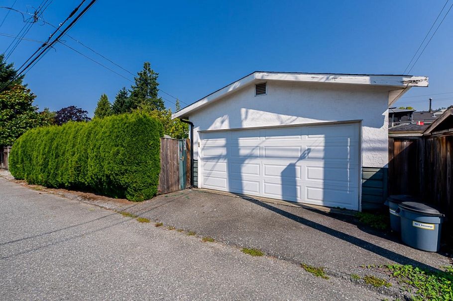 333 E 21 Street North Vancouver, BC - 35
