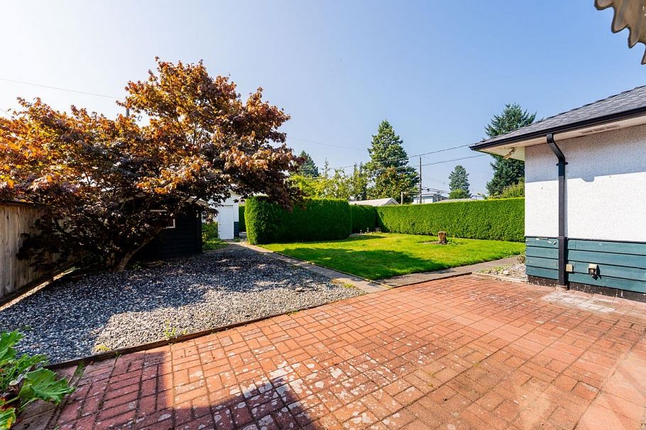 333 E 21 Street North Vancouver, BC - 25