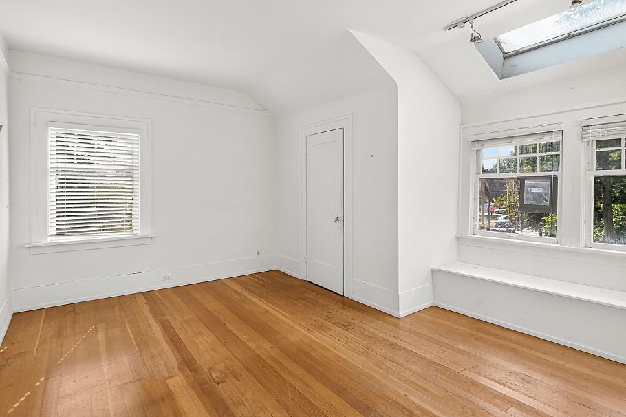 4606 W 11th Avenue Vancouver, BC - 11