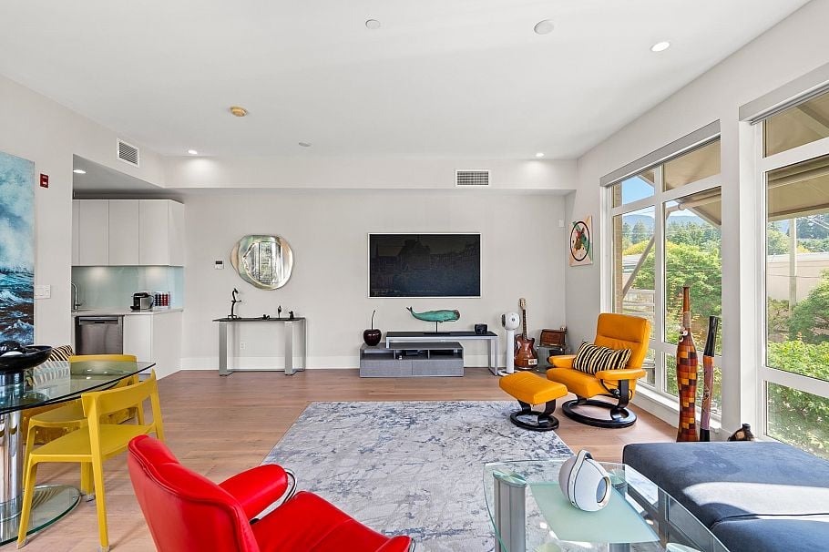 202 1591 Bowser Avenue North Vancouver, BC - 9