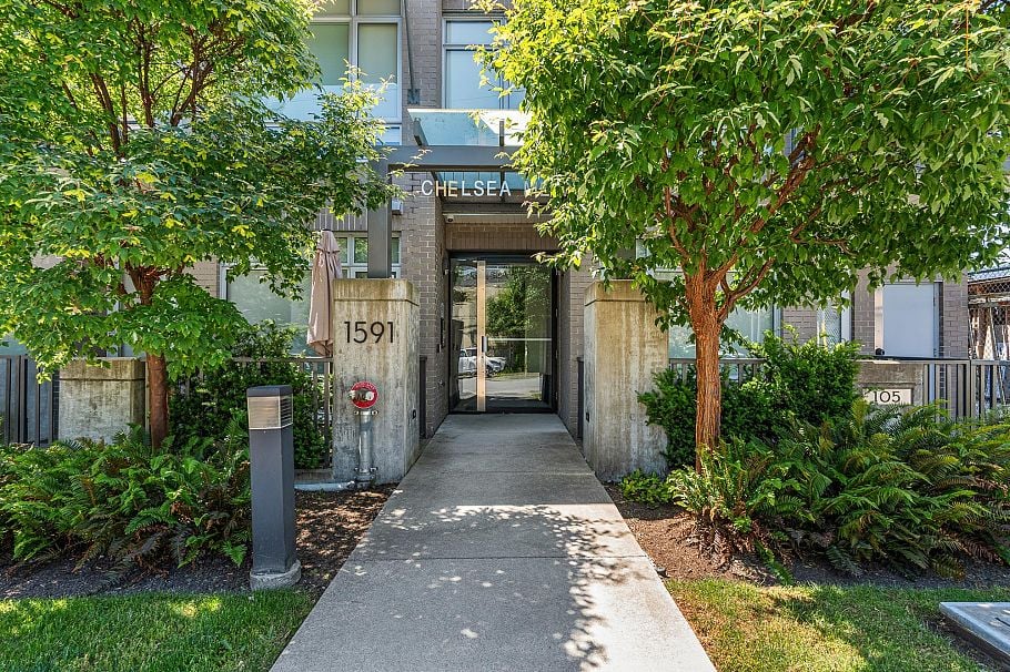 202 1591 Bowser Avenue North Vancouver, BC - 17