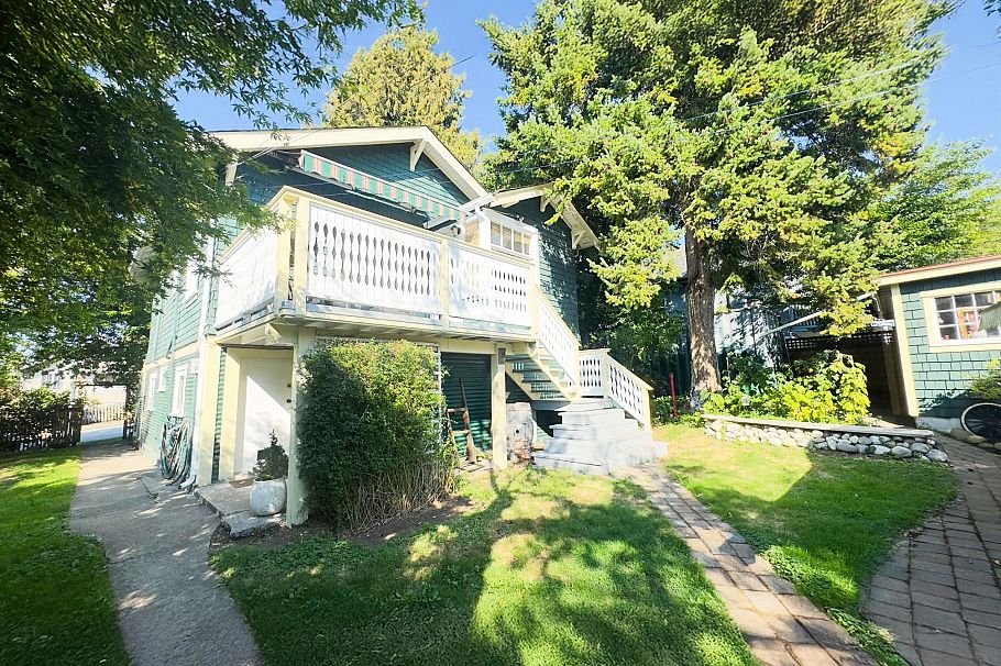3336 E Georgia Street Vancouver, BC - 4