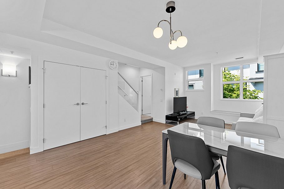 237 2060 Curling Road North Vancouver, BC - 17