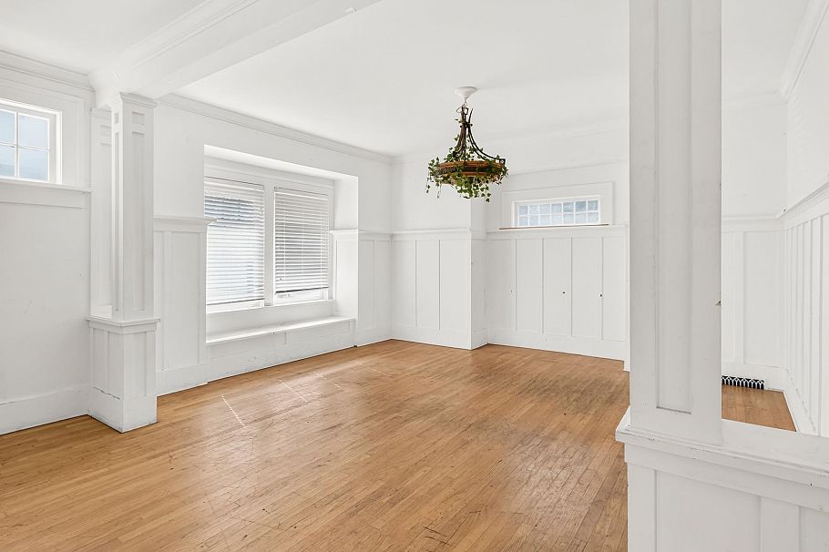 4606 W 11th Avenue Vancouver, BC - 4