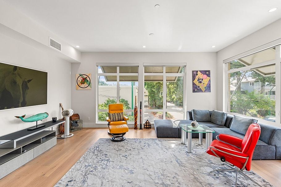 202 1591 Bowser Avenue North Vancouver, BC - 7