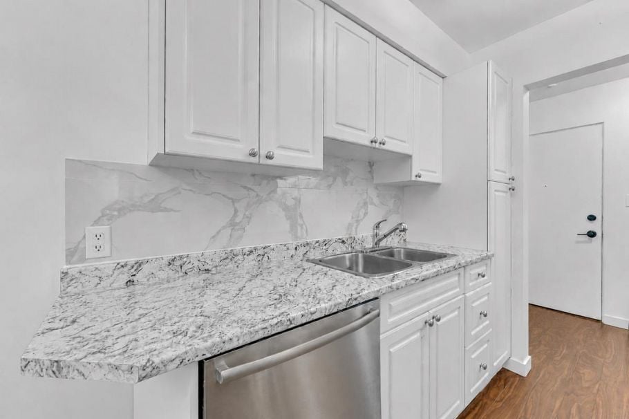 1 1420 Chesterfield Avenue North Vancouver, BC - 8