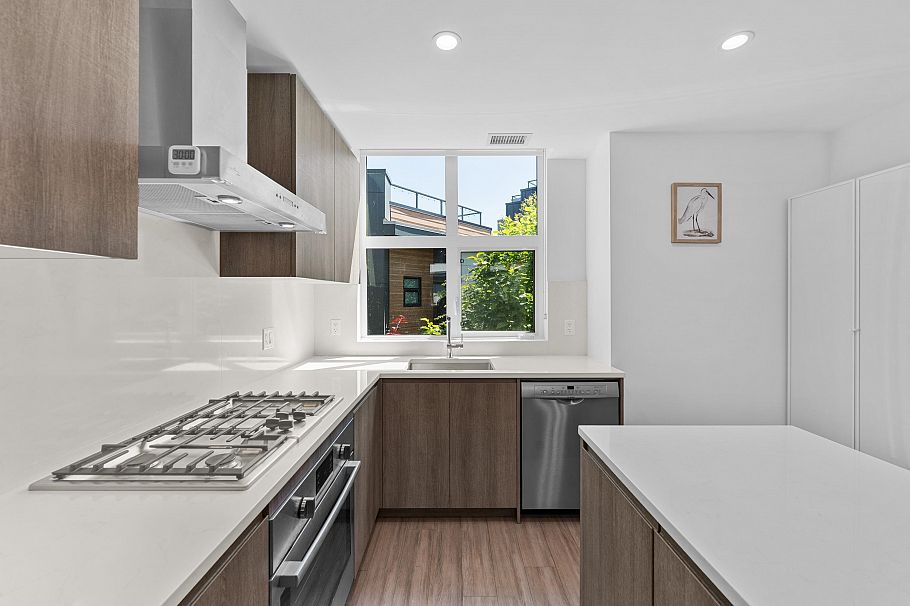 237 2060 Curling Road North Vancouver, BC - 6