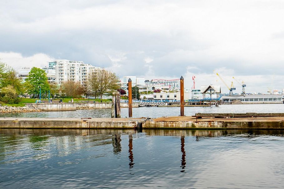 A24 415 Esplanade North Vancouver, BC - 16