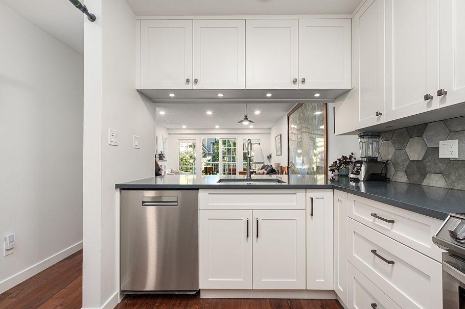 208 655 W 13th Avenue Vancouver, BC - 13