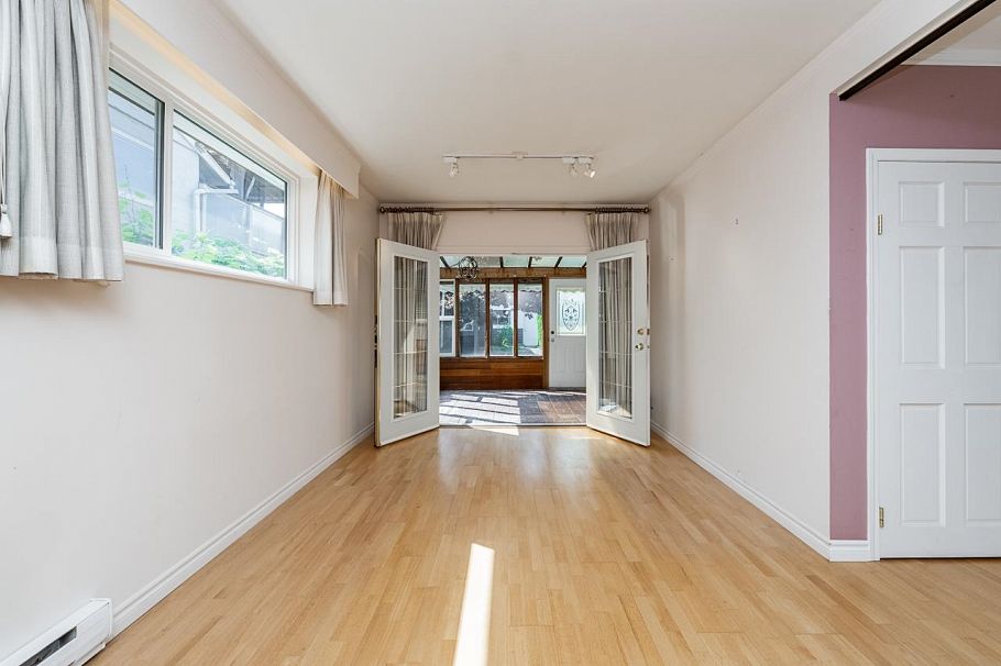 333 E 21 Street North Vancouver, BC - 12