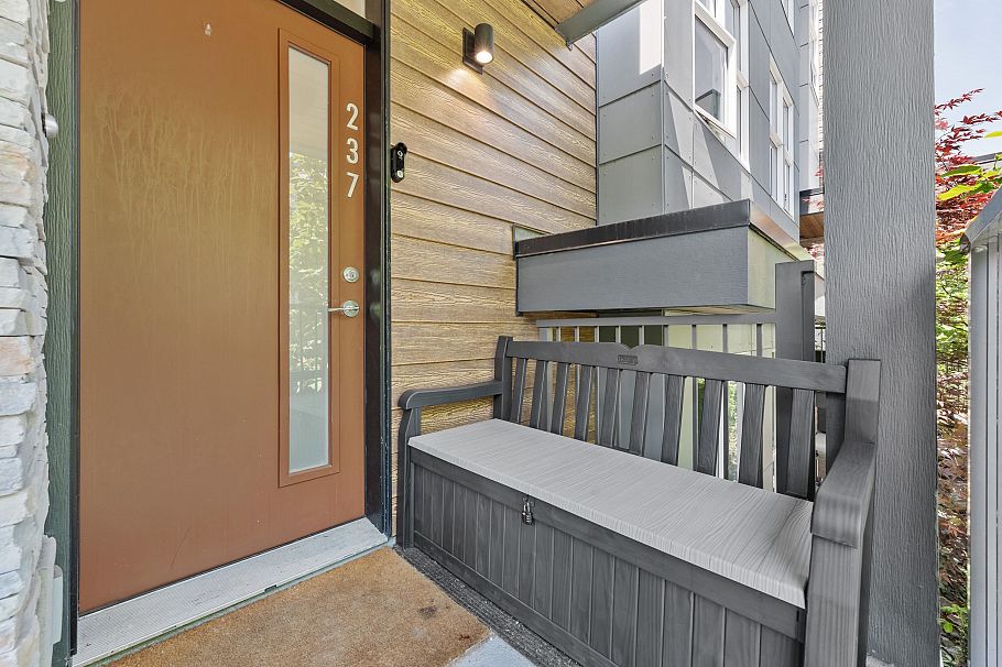 237 2060 Curling Road North Vancouver, BC - 3