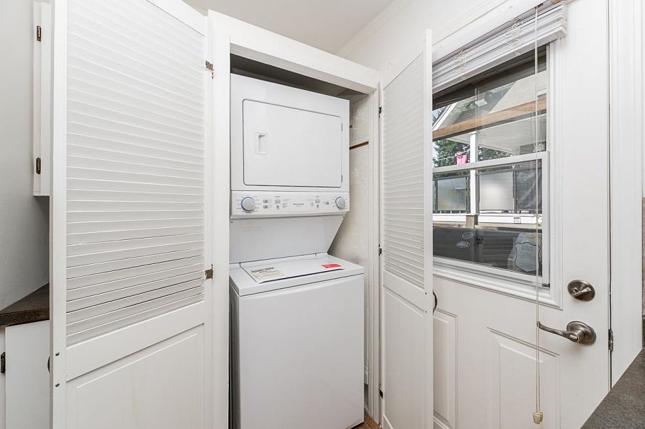 333 E 21 Street North Vancouver, BC - 21
