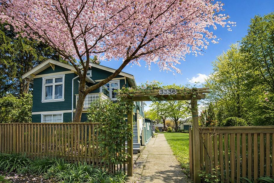3336 E Georgia Street Vancouver, BC - 2