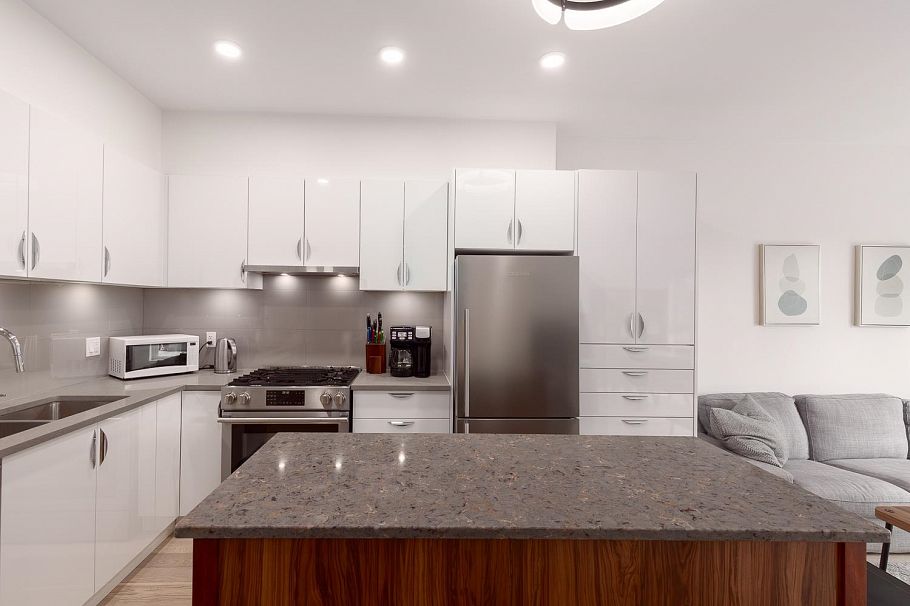404 2666 Duke Street Vancouver, BC - 4