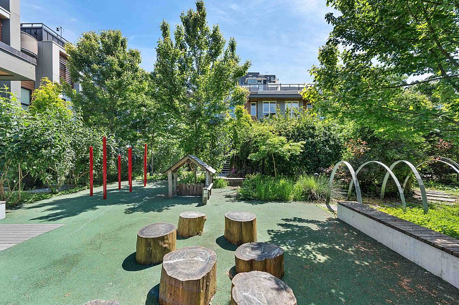 237 2060 Curling Road North Vancouver, BC - 34