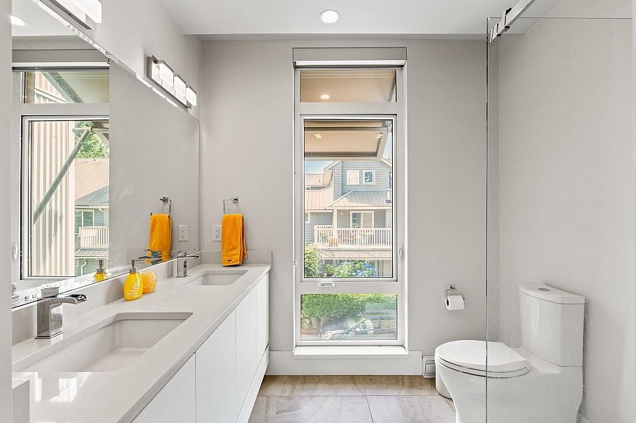 202 1591 Bowser Avenue North Vancouver, BC - 12