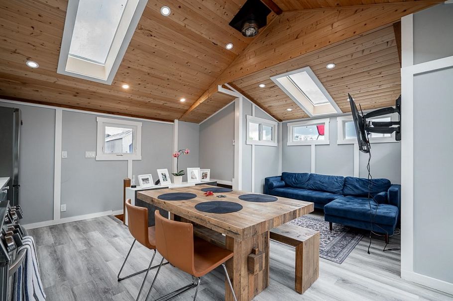 A24 415 Esplanade North Vancouver, BC - 3