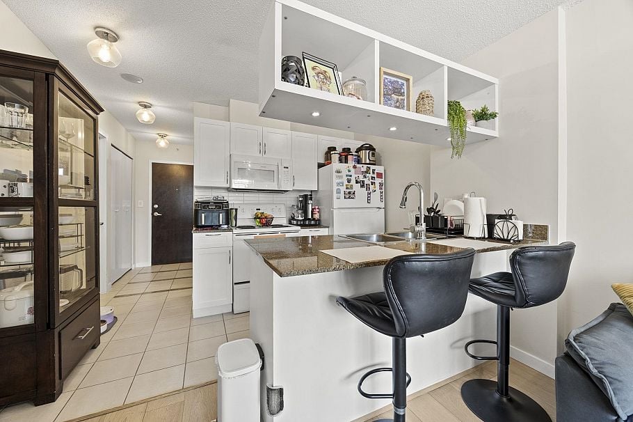 1321 938 SMITHE STREET, Vancouver BC V6Z 3H8 Vancouver, BC - 17